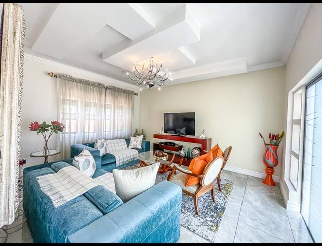 5 BEDROOM HOUSE FOR SALE IN MIDSTREAM ESTATE